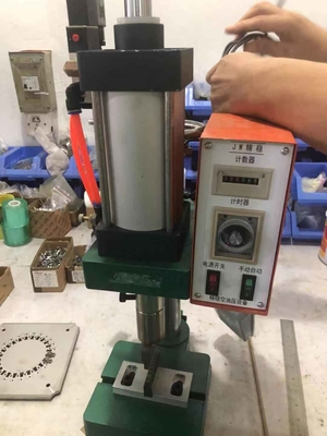 Mesin Crimping Kabel Patch Serat Optik Crimper Pneumatik Vertikal